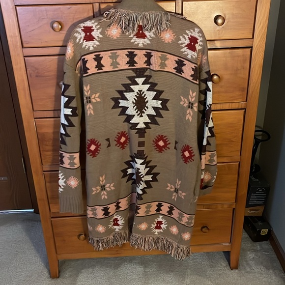 Beautiful new without tags JODIFL open cardigan with fringe. Size medium. - Picture 2 of 4